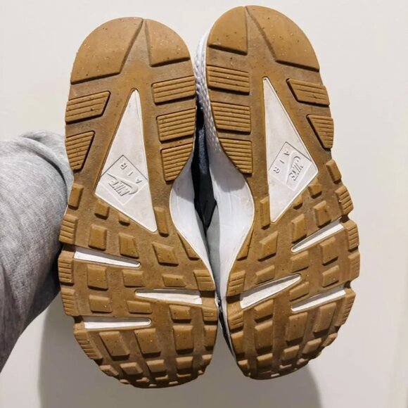 Nike Air Huarache “Cool Grey / Black / Gum - Picture 5 of 7